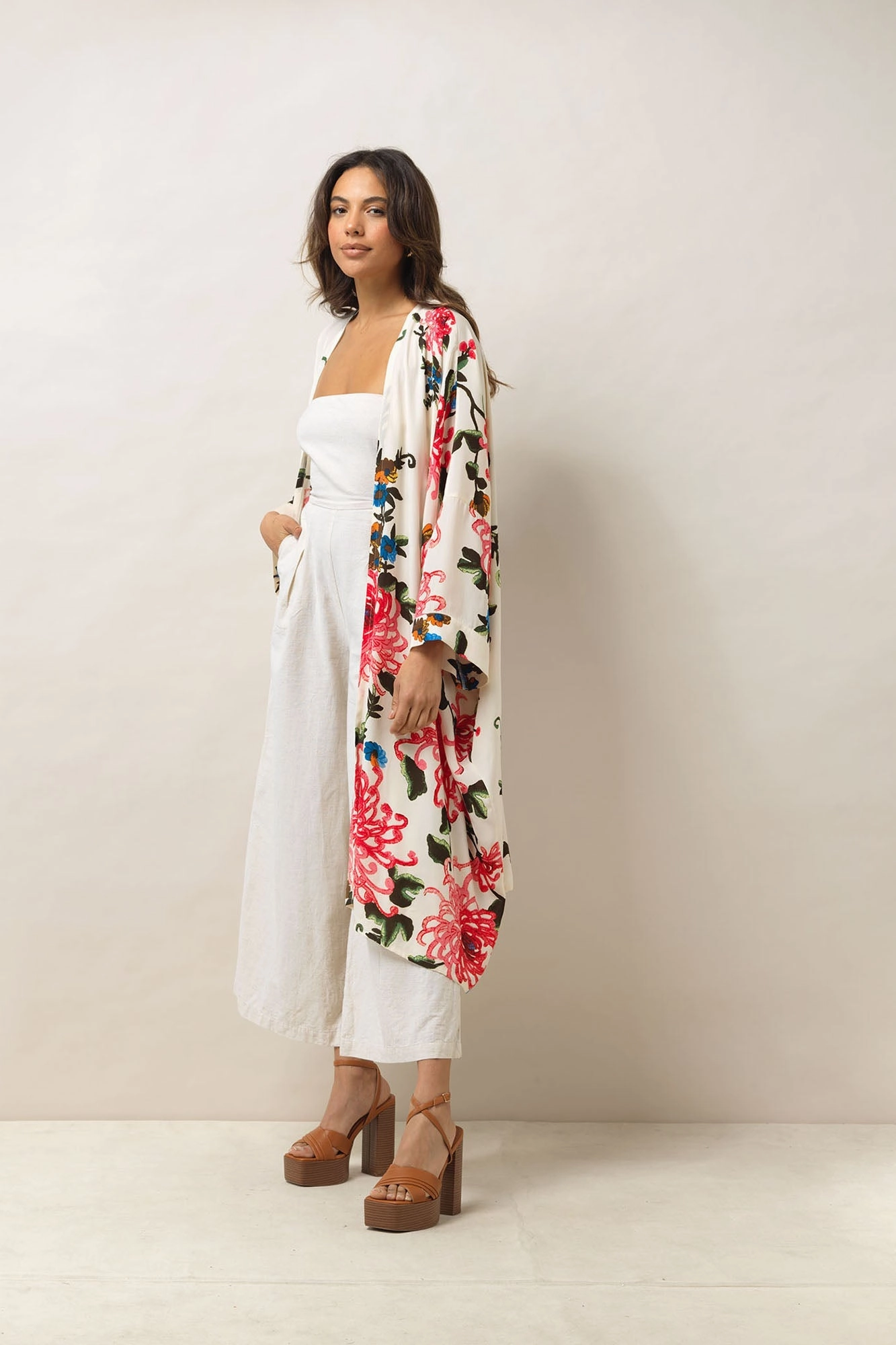 Chrysanthemum Ecru Grande Kimono
