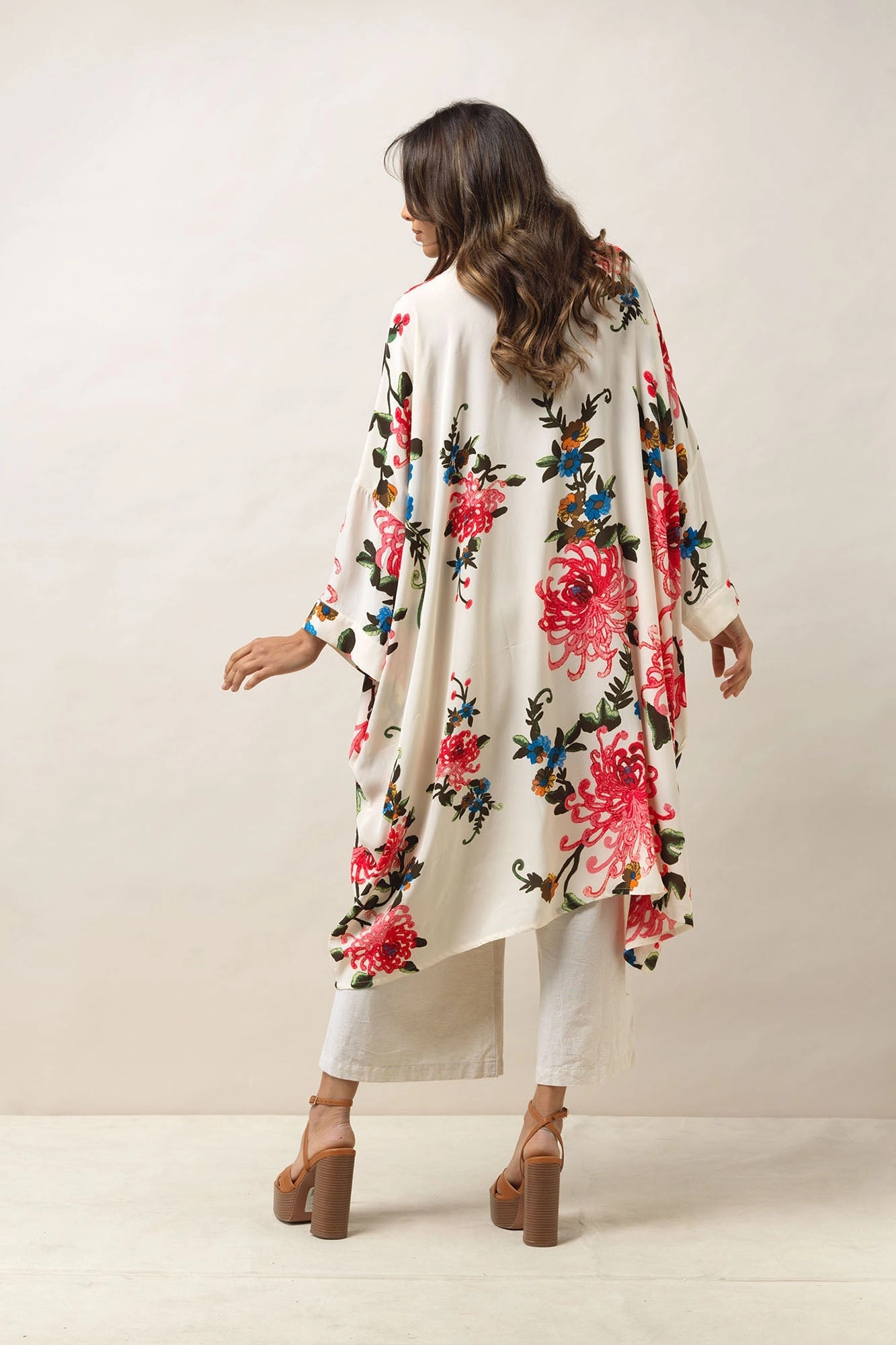 Chrysanthemum Ecru Grande Kimono
