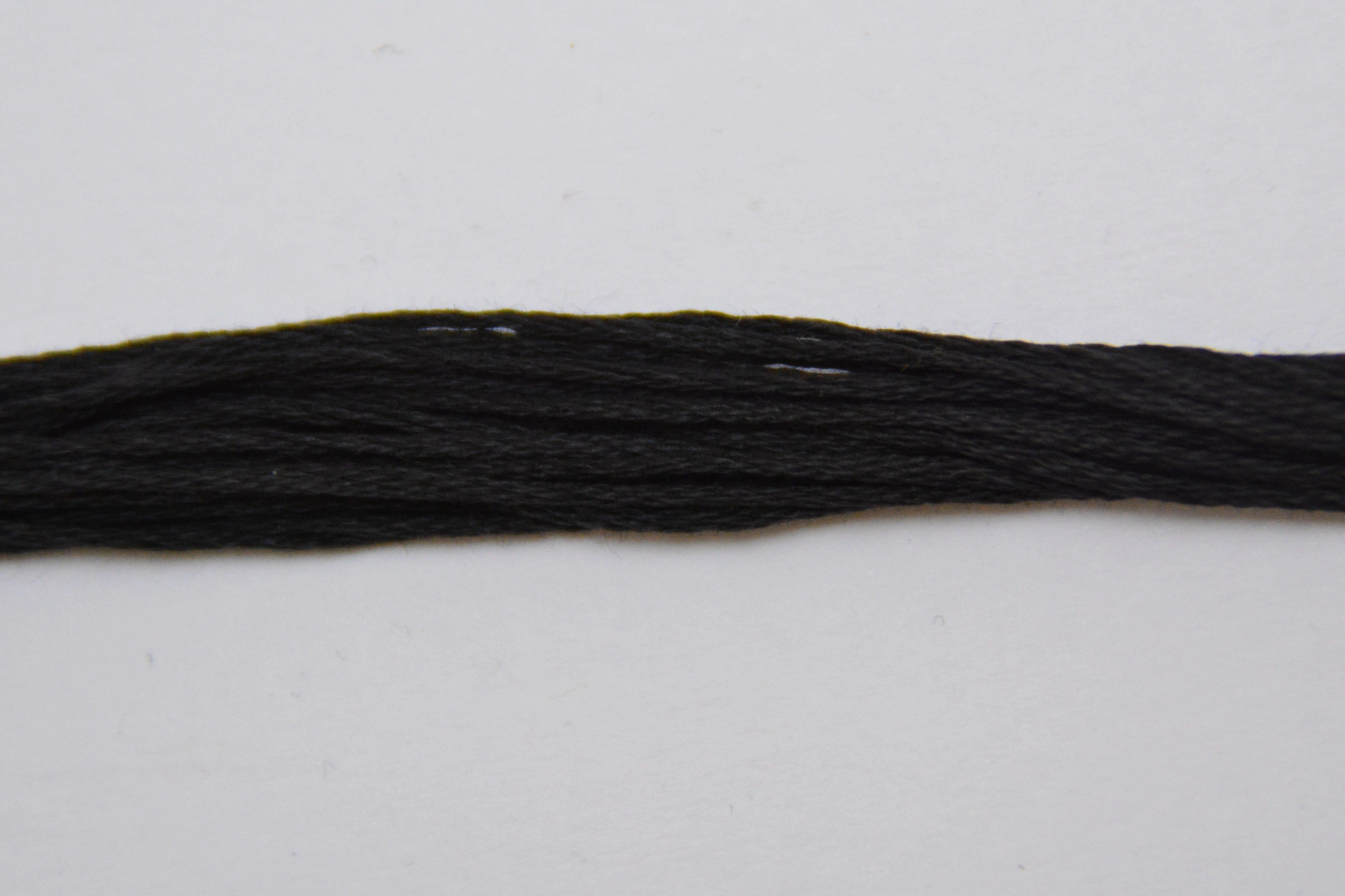 Mascara 3910 Weeks Dye Works 6-Strand Hand-Dyed Embroidery Floss