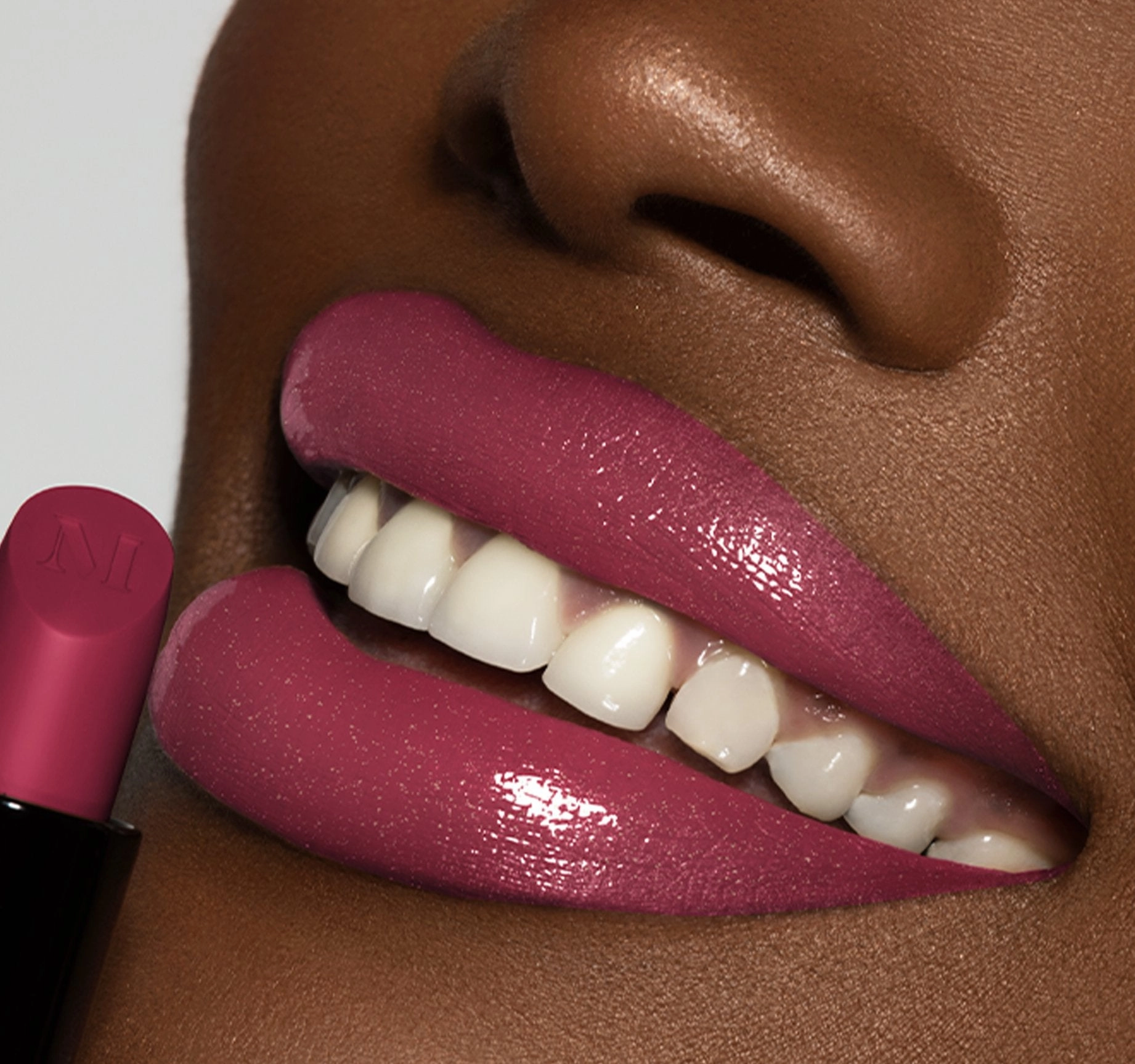OUT TRIO Modern A POUT RED SMOKY Secure checkout LIP &