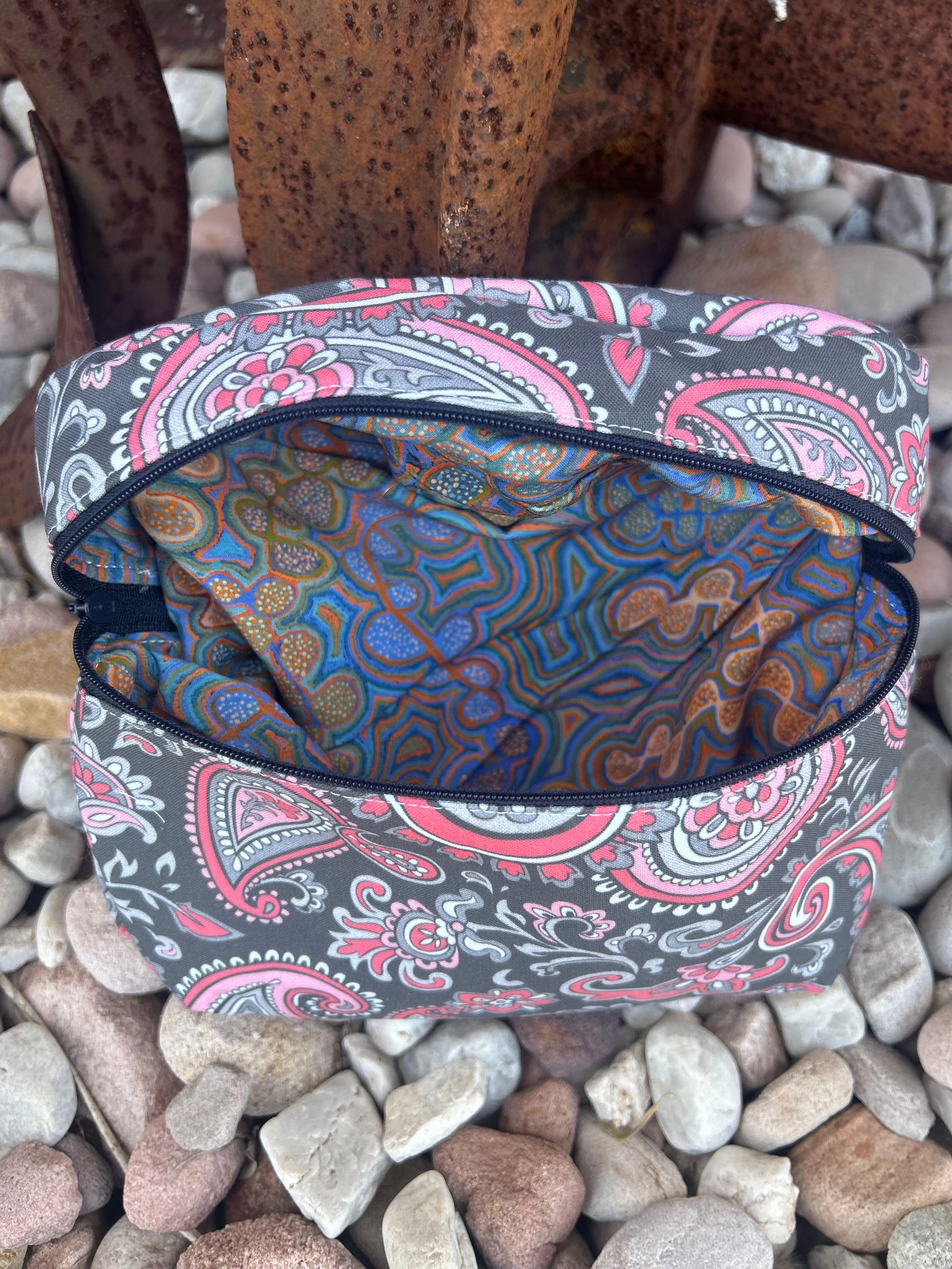 Saddle sack- pink paisley