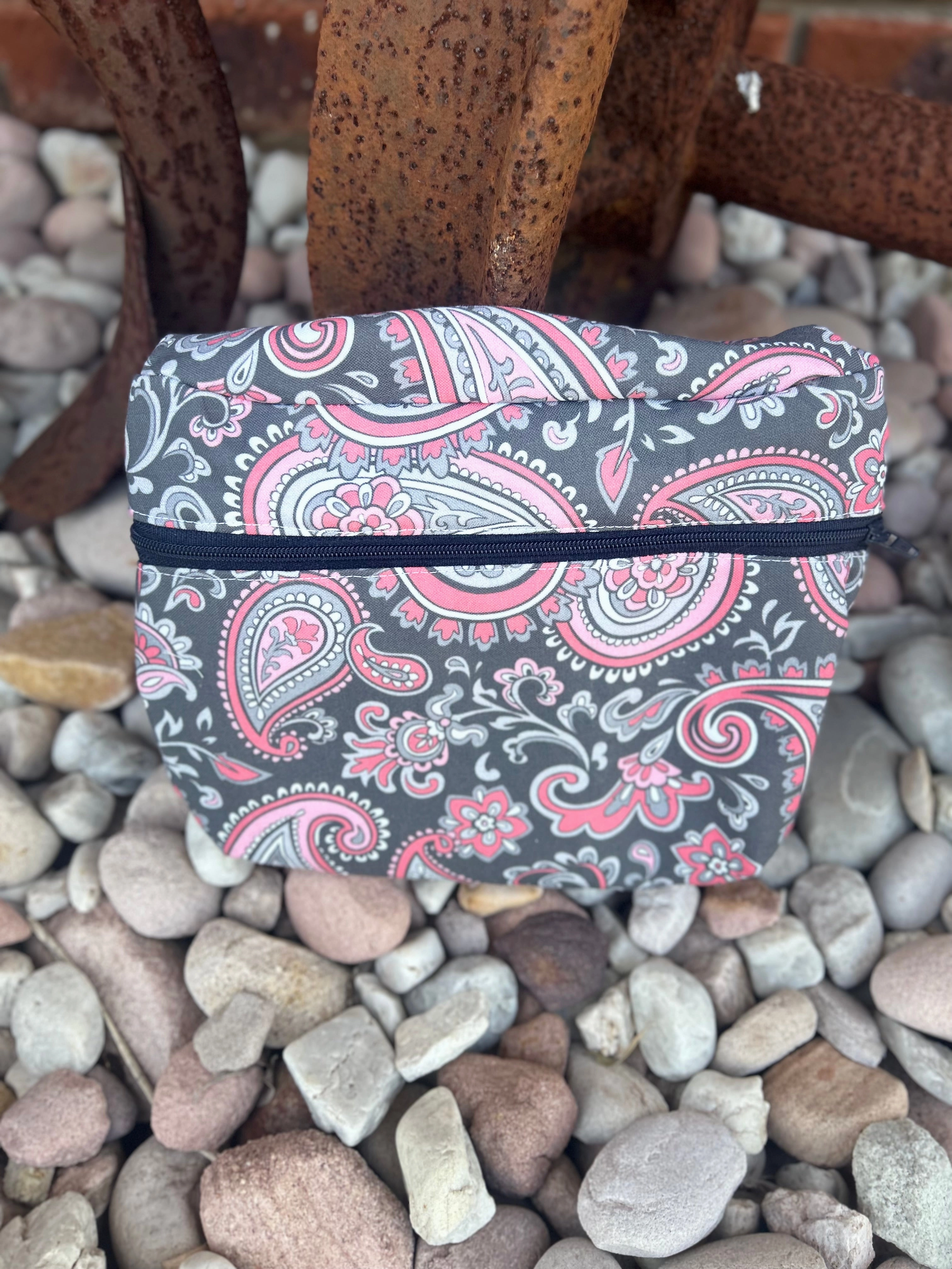 Saddle sack- pink paisley